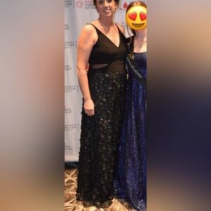 Floor-Length Formal Gown - Black V-neck with flower appliqué - 14